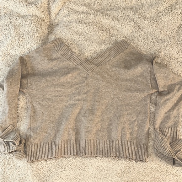 ABOUND SWEATER - Picture 2 of 3